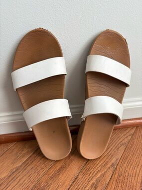 Shade shore rubber sole strappy White Slide Sandals